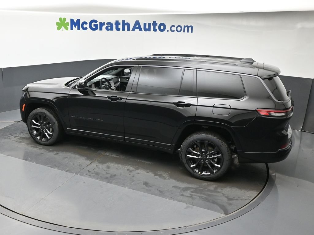 New 2026 Diamond Black Crystal Pearl-Coat Exterior Paint Jeep Limited image 25