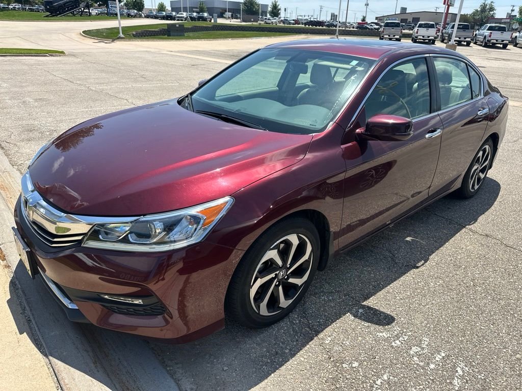 Used 2016  Honda EX-L image 4