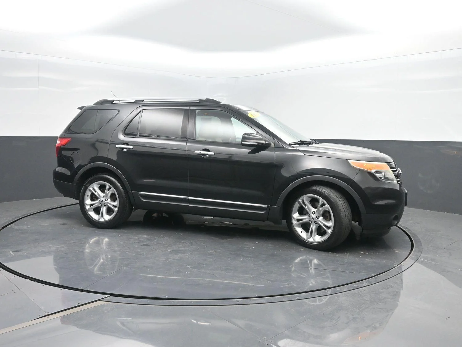 Used 2015 Tuxedo Black Metallic Ford Limited image 3