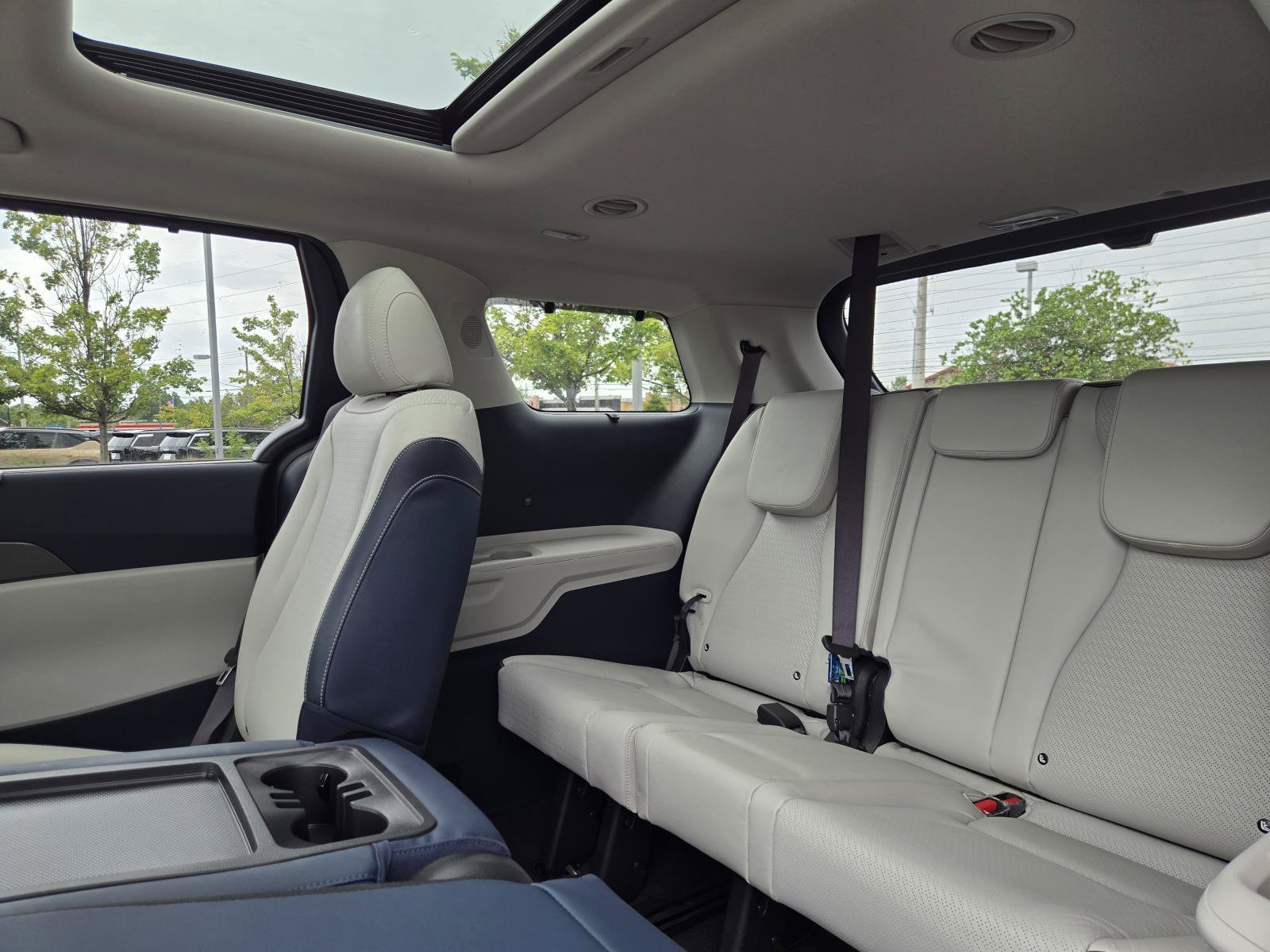 2025 Kia Carnival SX Prestige - Photo 16