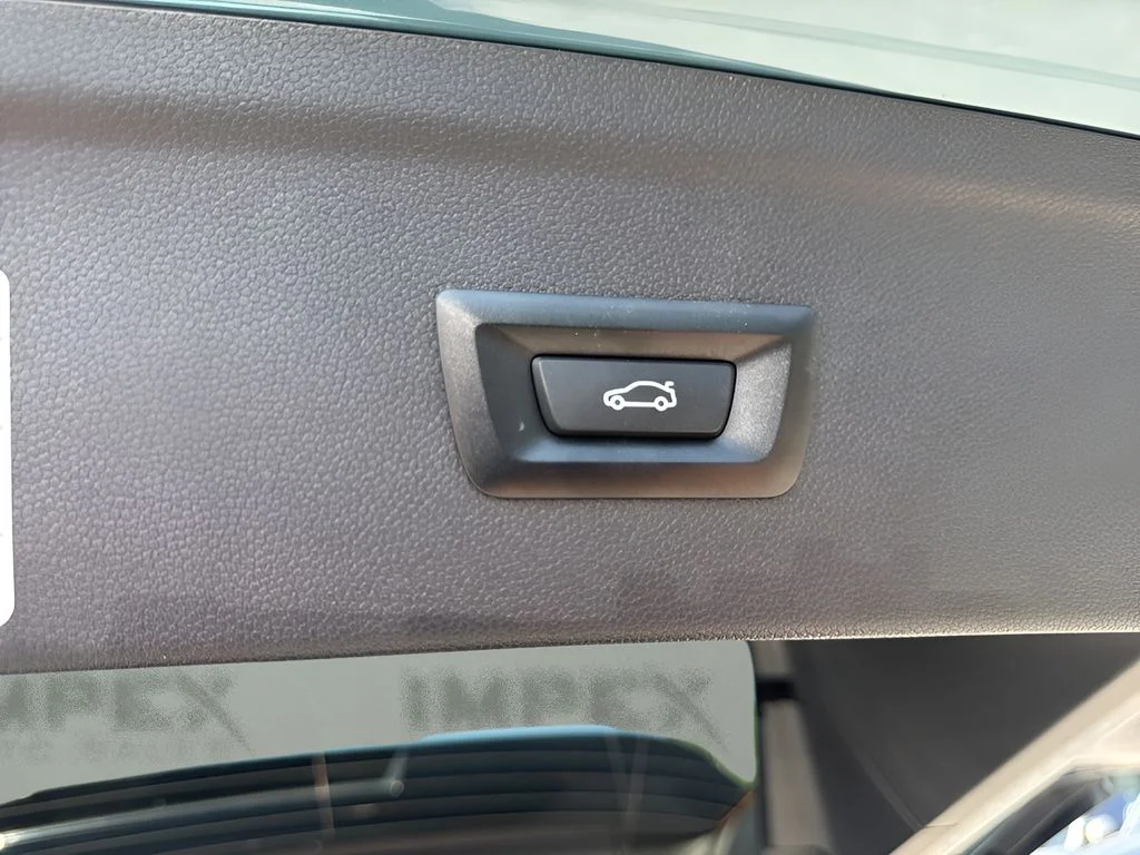 Used 2023 Blue BMW xDrive50 image 27