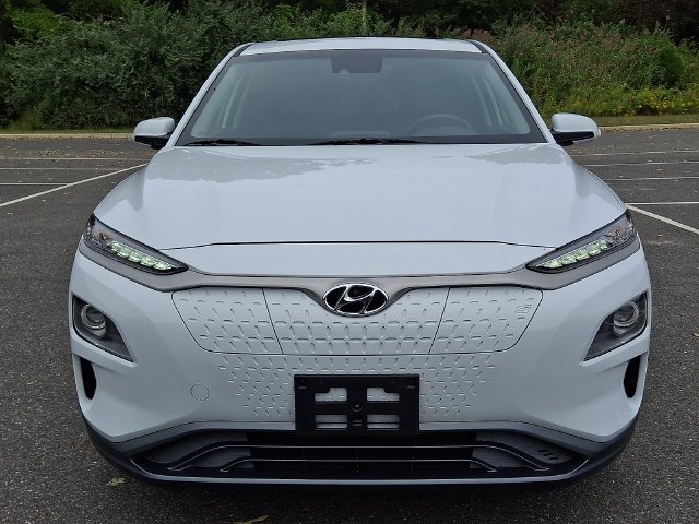 Used 2021 White Hyundai Limited image 3