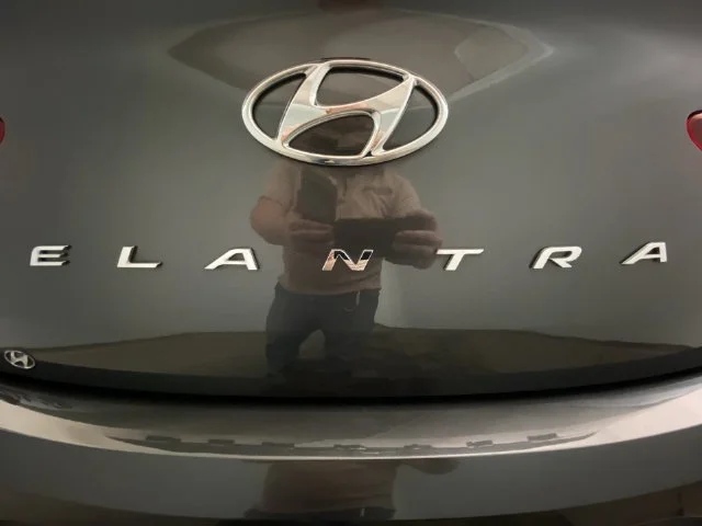Used 2020 Gray Hyundai SE image 25