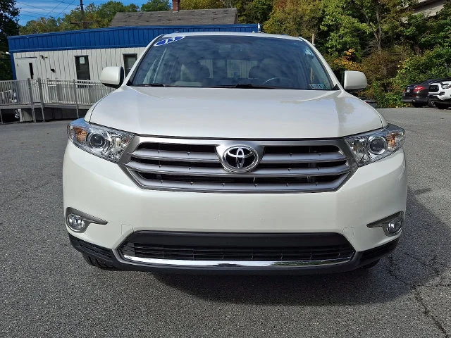 Used 2013 White Toyota SE image 3