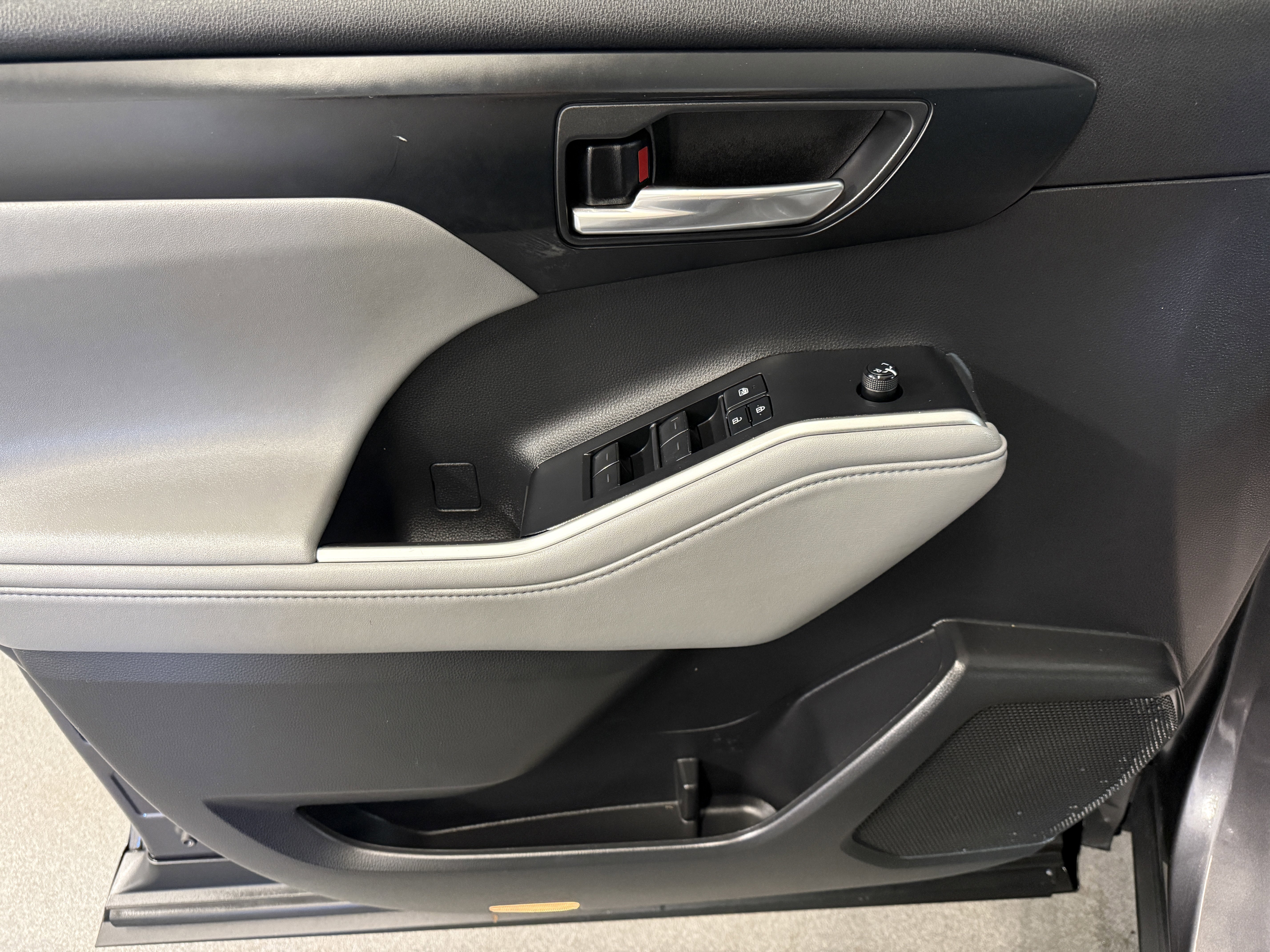 Used 2021 Magnetic Gray Metallic Toyota XLE image 12