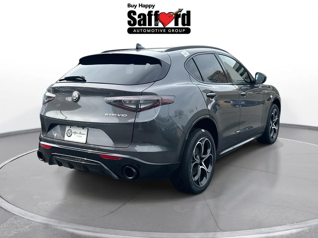 New 2026 Vesuvio Gray Metallic Exterior Paint Alfa Romeo Base image 9
