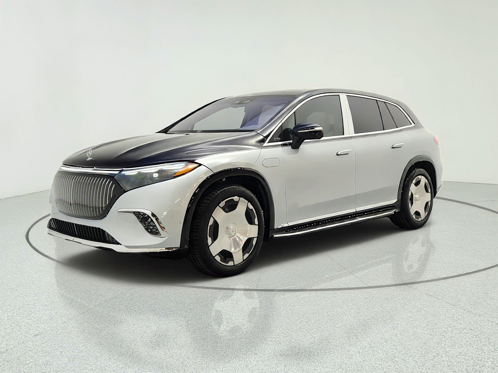 Used 2024 CIRRUS SILVER/NAUTIC Mercedes-Benz Maybach EQS 680 4MATIC® SUV image 1