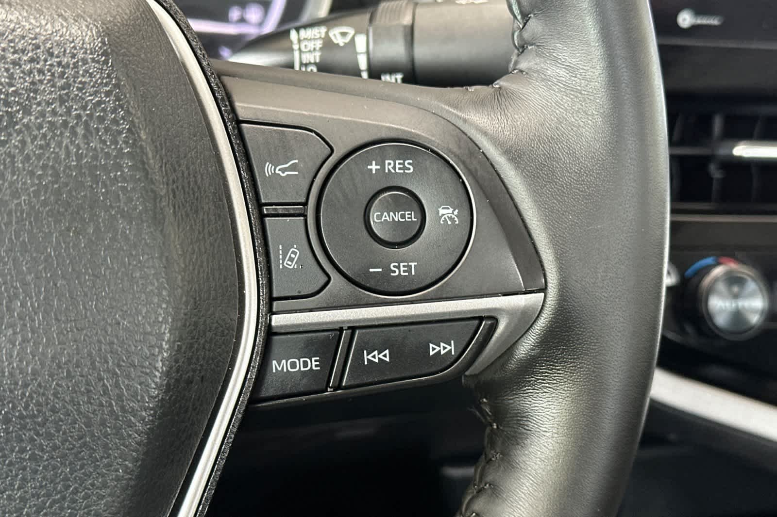 Used 2022 Wind Chill Pearl Toyota XLE image 27
