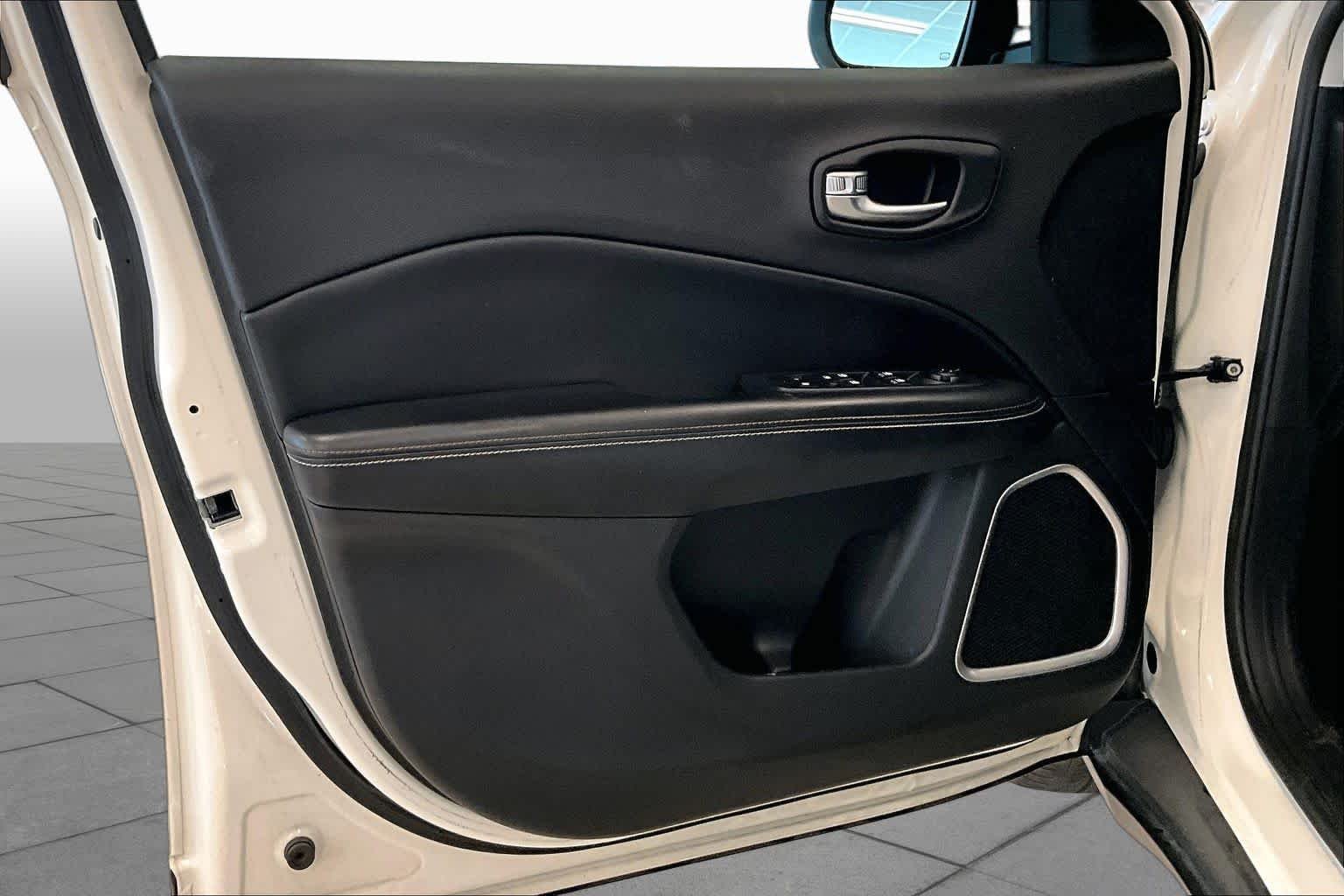 Used 2020 White Clearcoat Jeep Latitude image 18