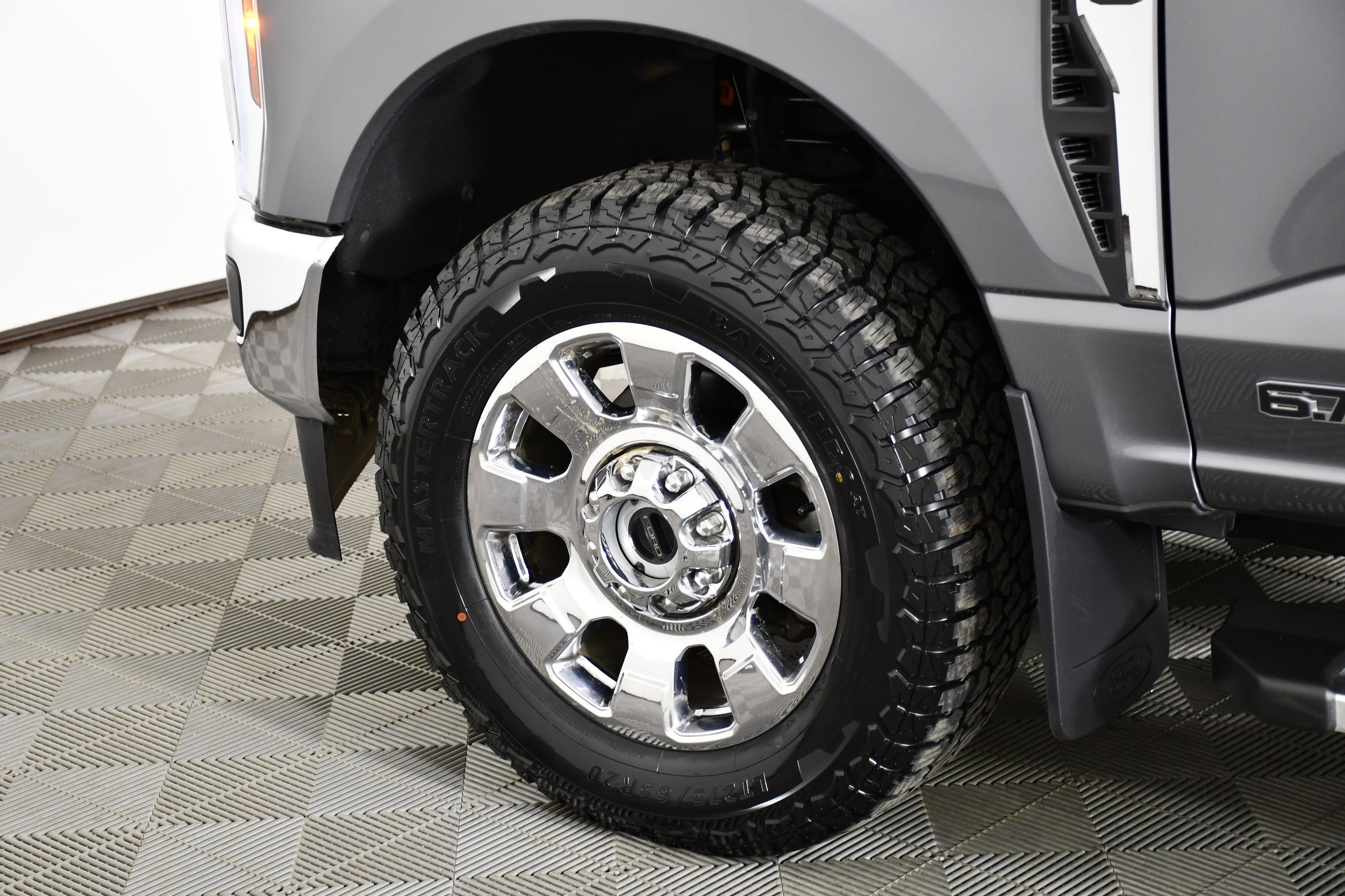Used 2024 Gray Metallic Ford LARIAT image 59