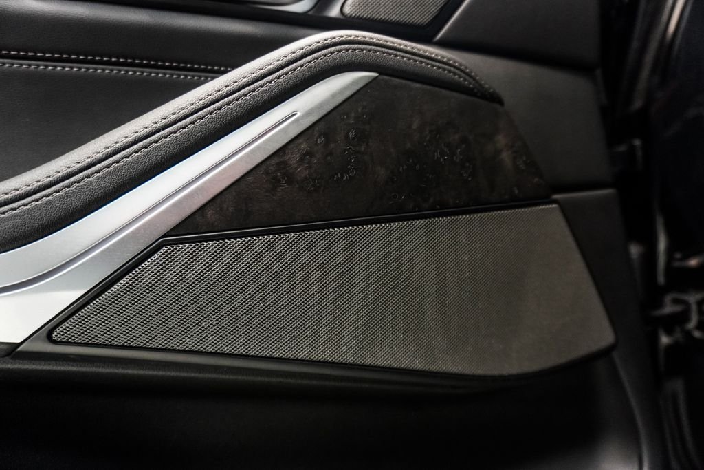 Used 2024 Black BMW xDrive40i image 10