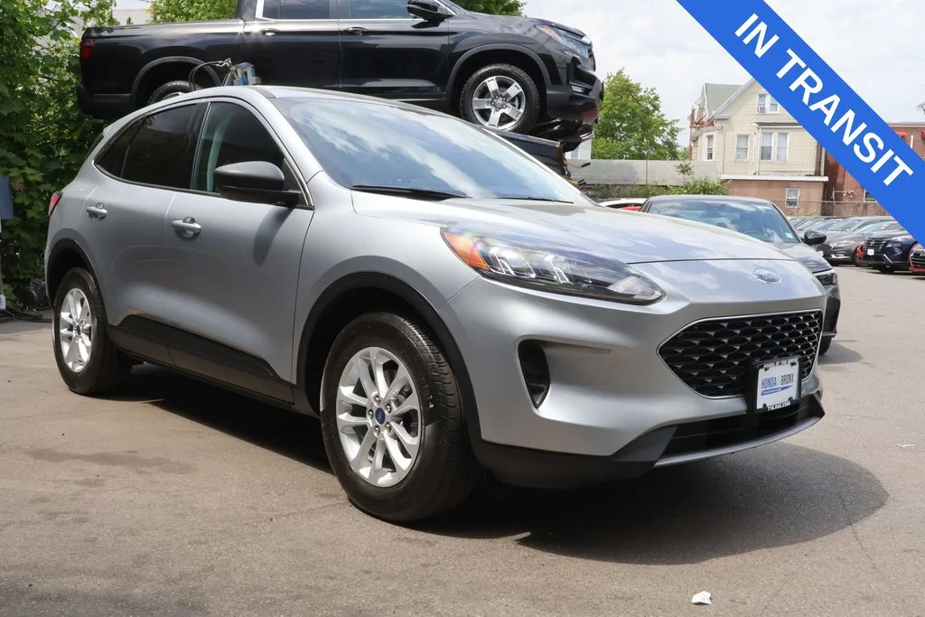 Used 2022 Silver Metallic Ford SE image 2