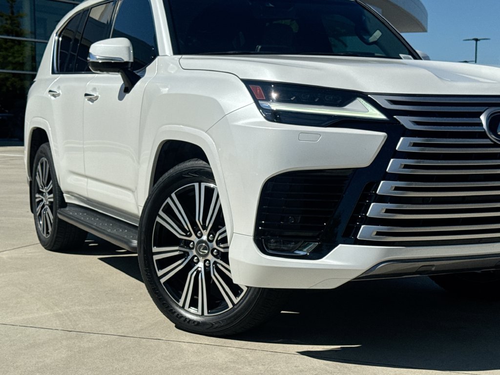 Used 2023 White Lexus 600 Luxury image 9