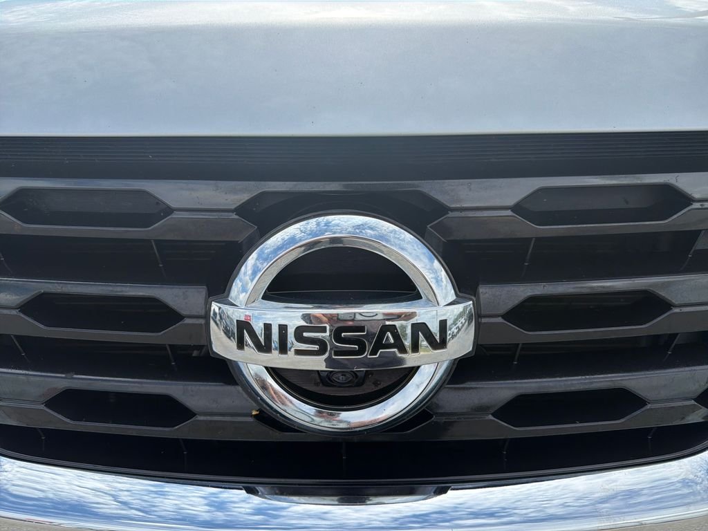 Used 2020 Silver Nissan SL image 9