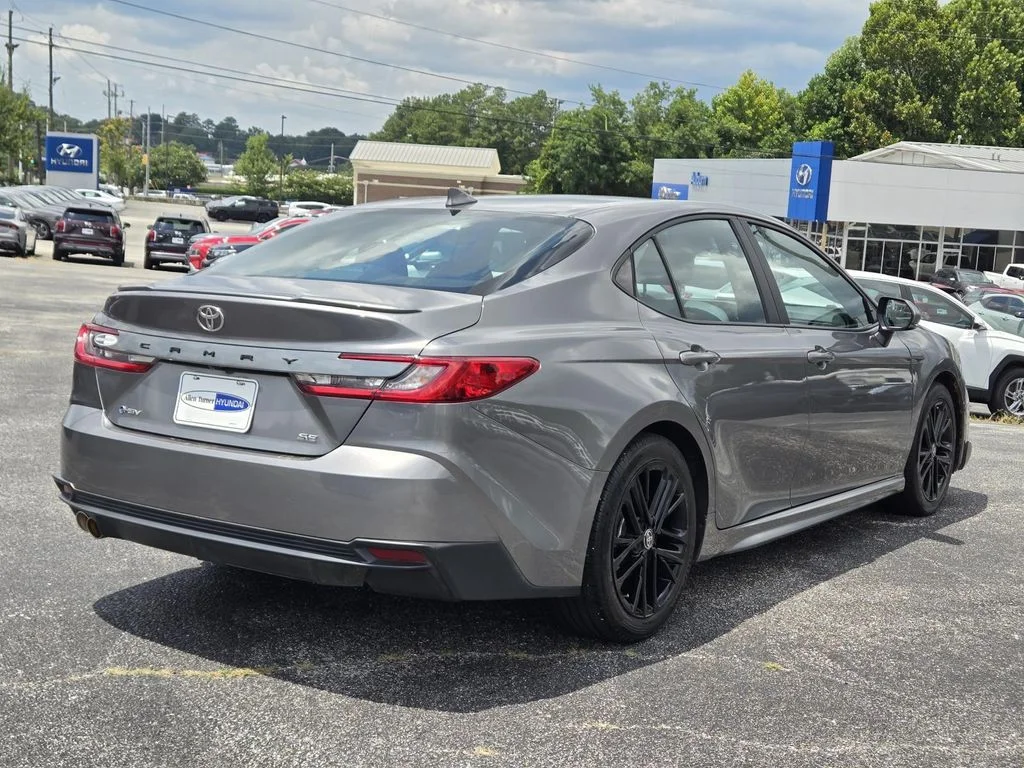 Used 2025  Toyota SE image 5
