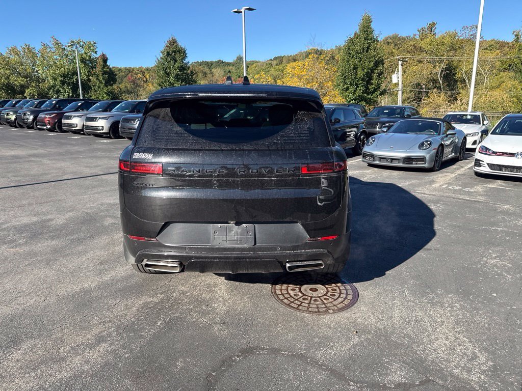 Used 2025 Santorini Black Metallic Land Rover SE image 5