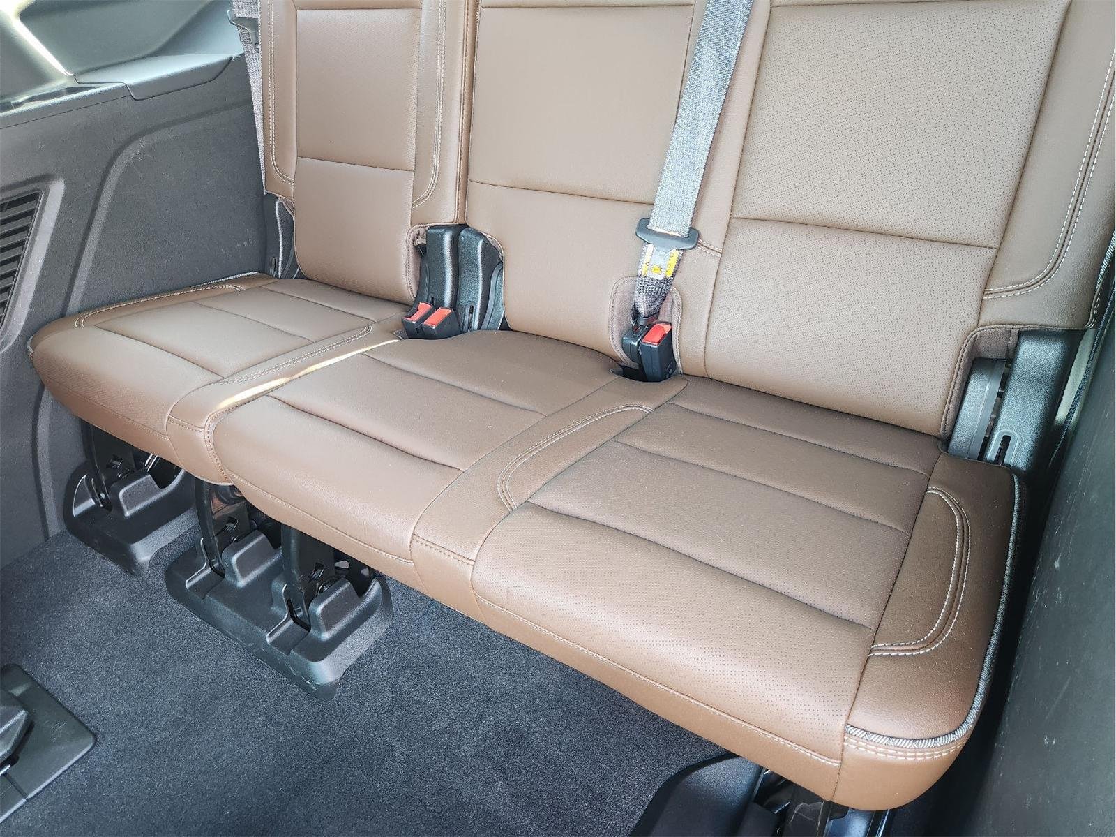 Used 2021 EMPIRE BEIGE METALLIC Chevrolet High Country image 33