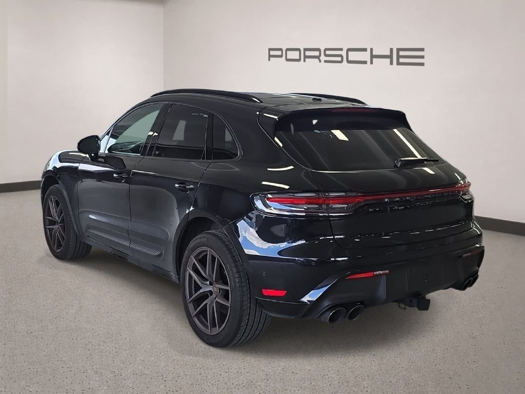 Used 2023  Porsche Base image 3
