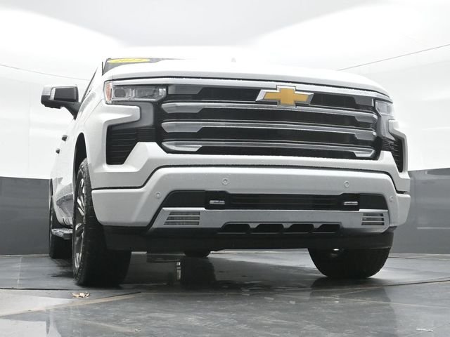 Used 2024 Beige Chevrolet High Country image 24