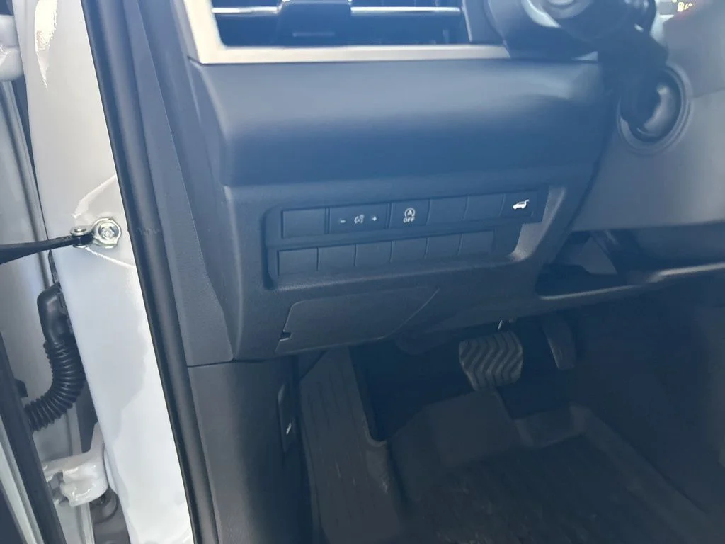 New 2026 White Mitsubishi SE image 41