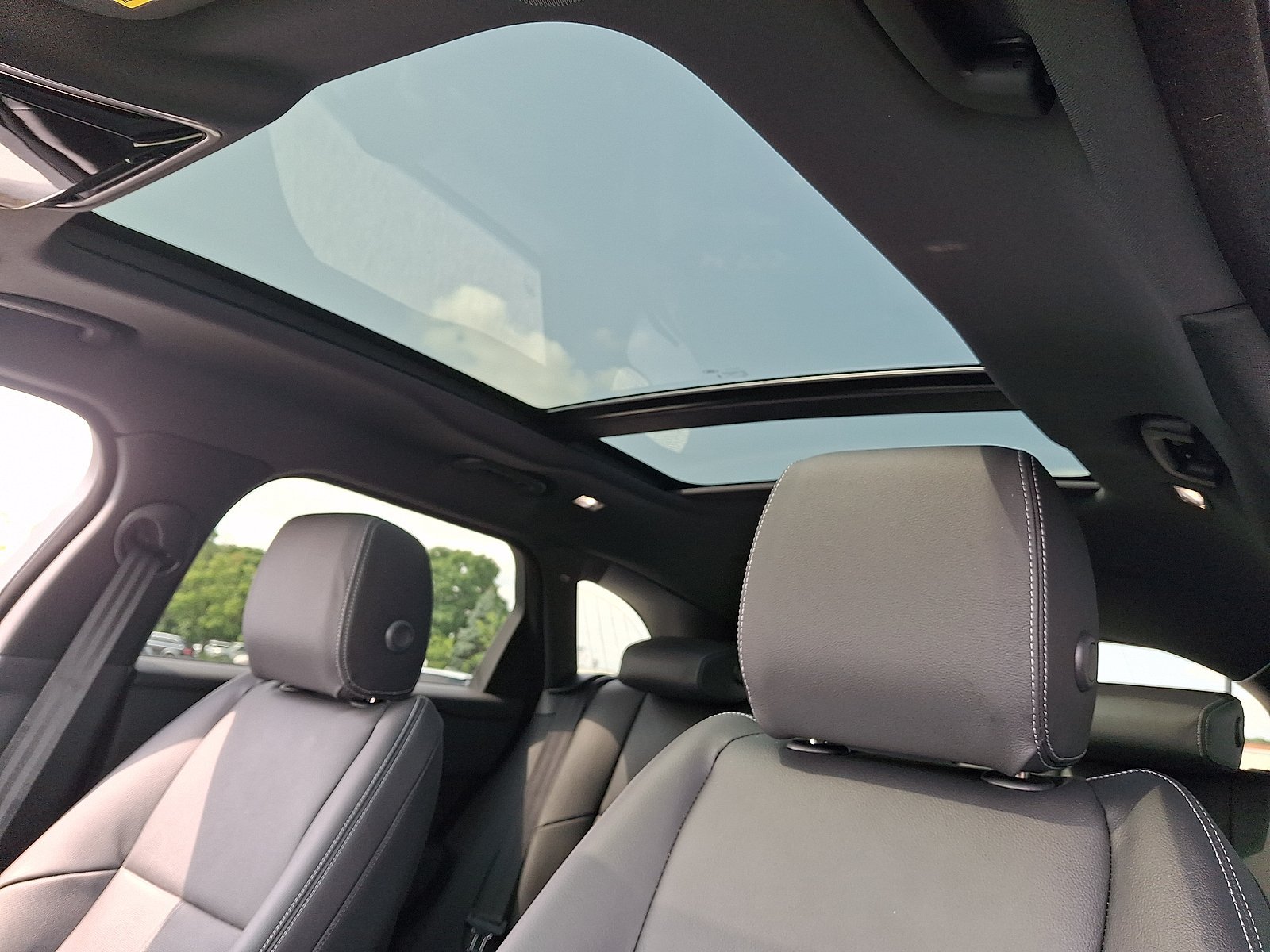 New 2026 Santorini Black LAND ROVER  image 17