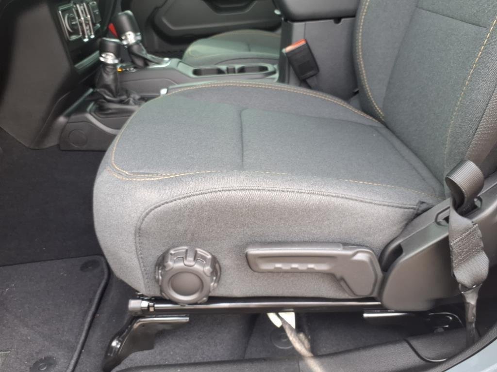 New 2025 Anvil Clear-Coat Exterior Paint Jeep Sport S image 6