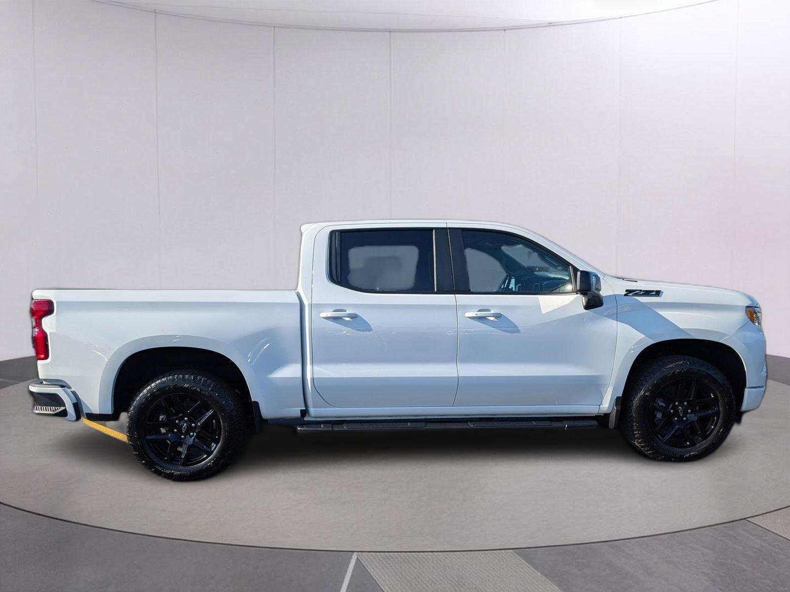 New 2026 Summit White Chevrolet RST image 2