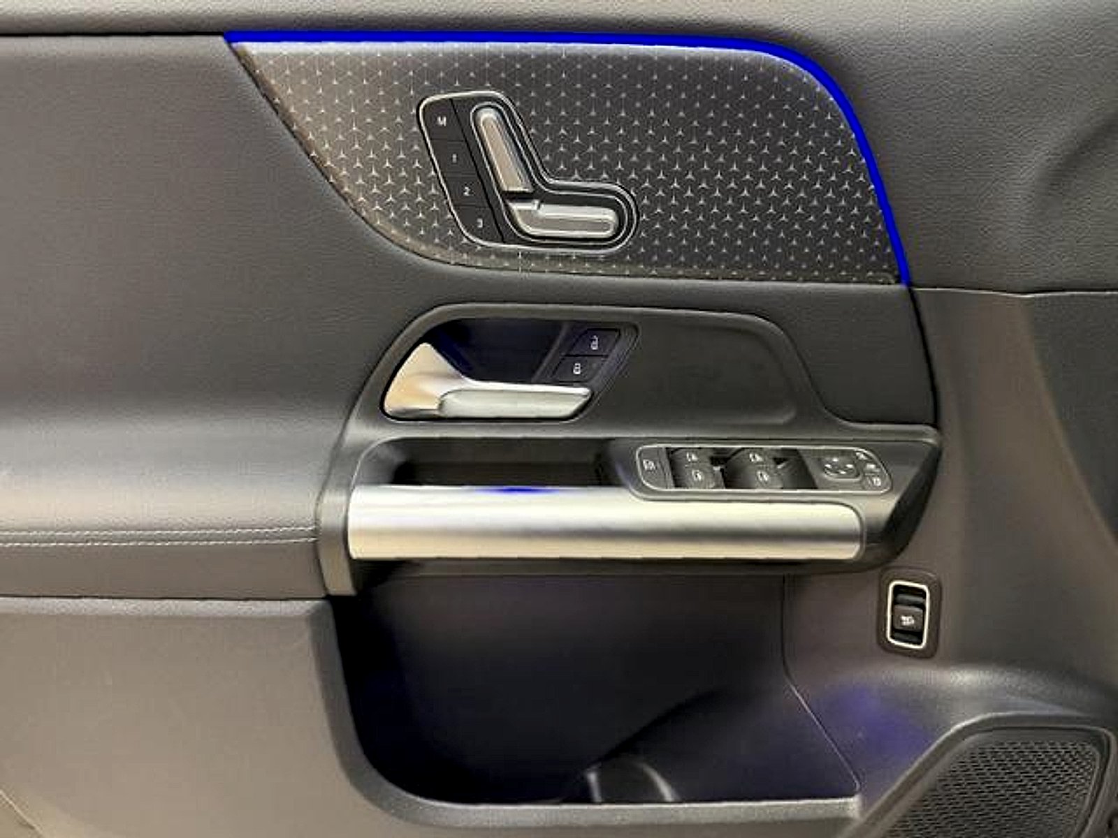 Used 2025 Cirrus Silver Metallic Mercedes-Benz 4MATIC® image 7