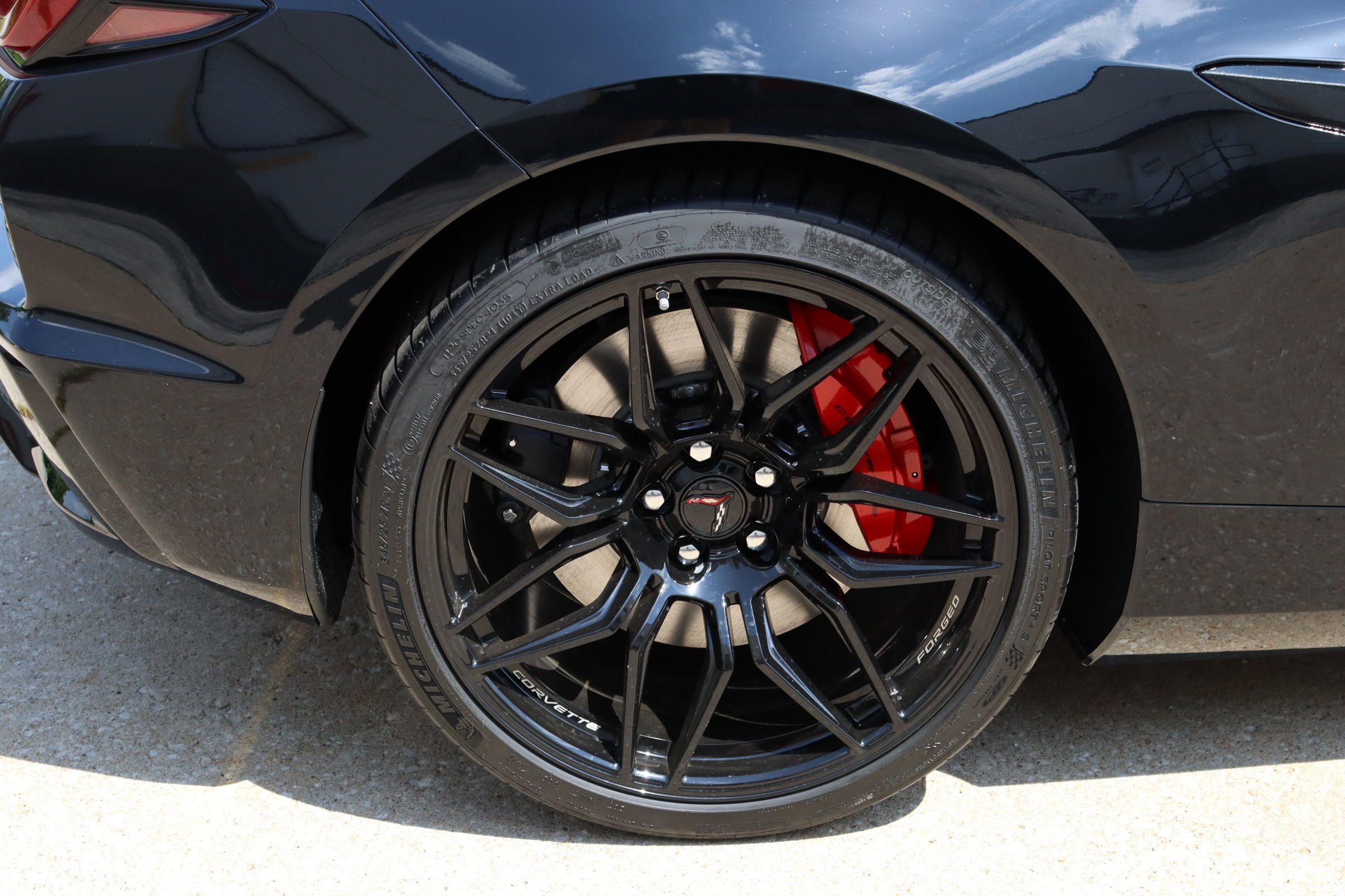 2027 Chevrolet Corvette 2LZ - Photo 8