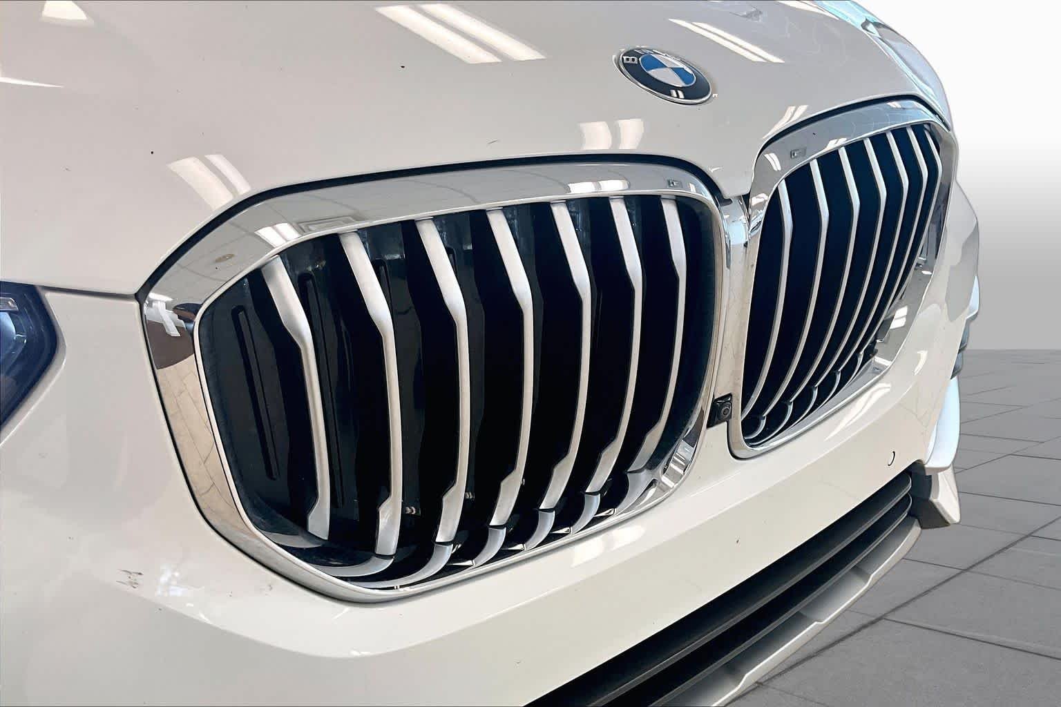 Used 2023 Alpine White BMW sDrive40i image 28