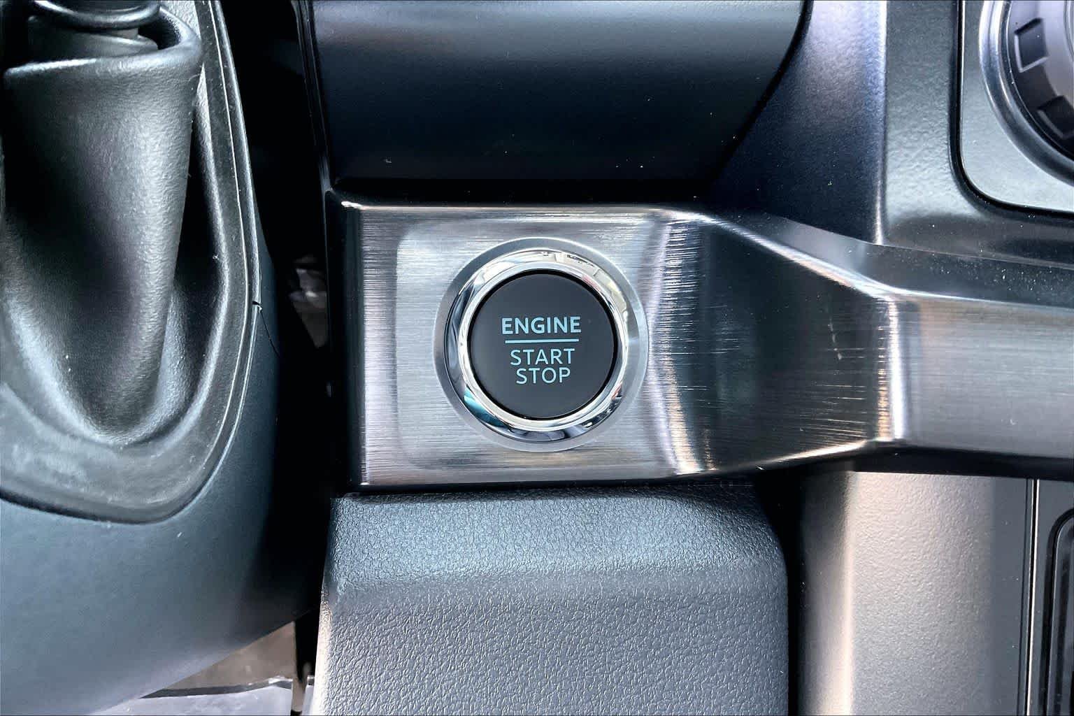 New 2026 Star White Metallic Tri-Coat Ford F-250® Lariat® image 17