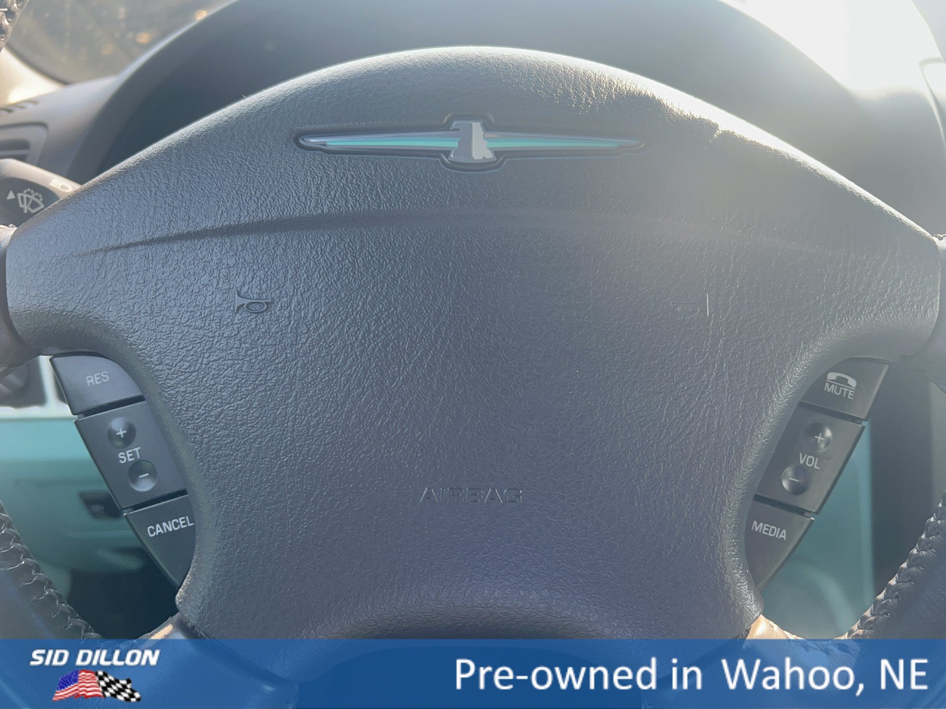 Used 2002 Green Ford Deluxe image 11