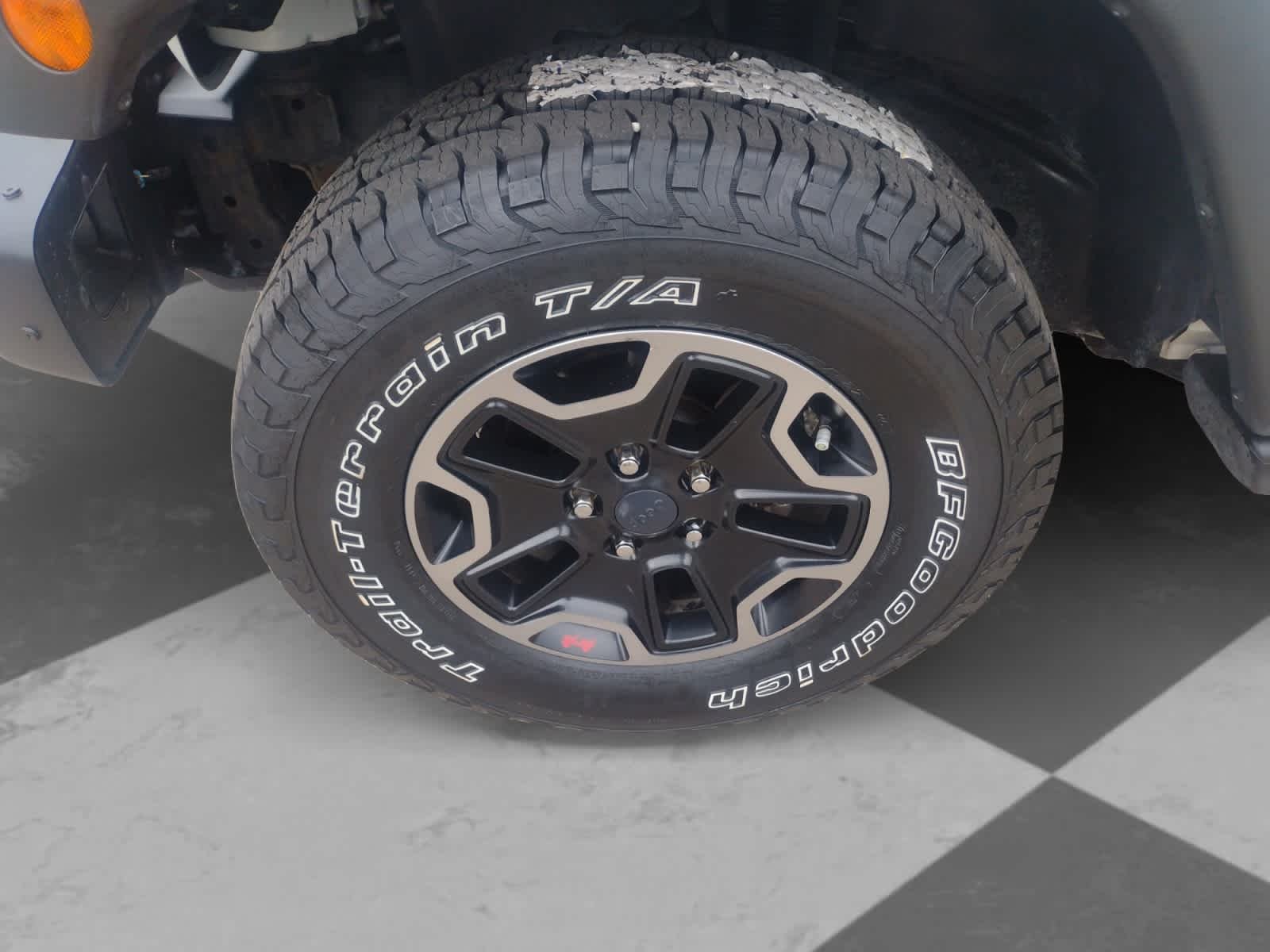 Used 2017 Bright White Clearcoat Jeep Rubicon Hard Rock image 9