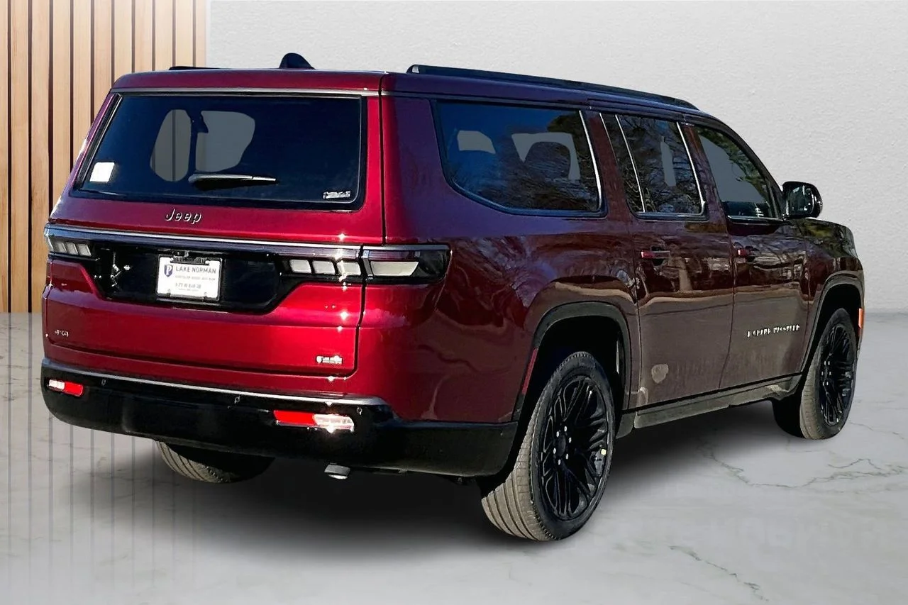 New 2026 Velvet Red Pearl-Coat Exterior Paint Jeep Limited Reserve 29D image 9