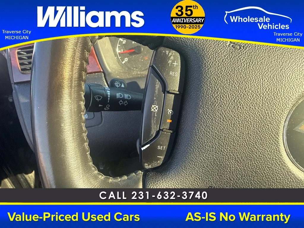Used 2009 Black Chevrolet LT image 29