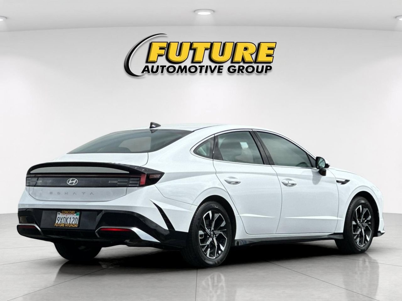 New 2025 White Hyundai SEL image 3