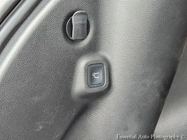 New 2026 Fathom Blue Pearl-Coat Exterior Paint Jeep Latitude image 22