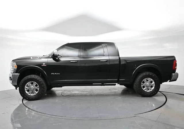 Used 2022 Diamond Black Crystal Pearlcoat Ram Laramie image 4
