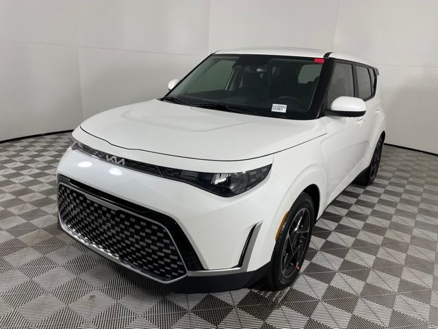 Used 2023 White Kia EX image 4