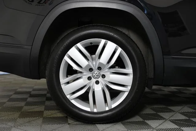 Used 2019 Black Volkswagen 3.6L V6 SE image 29