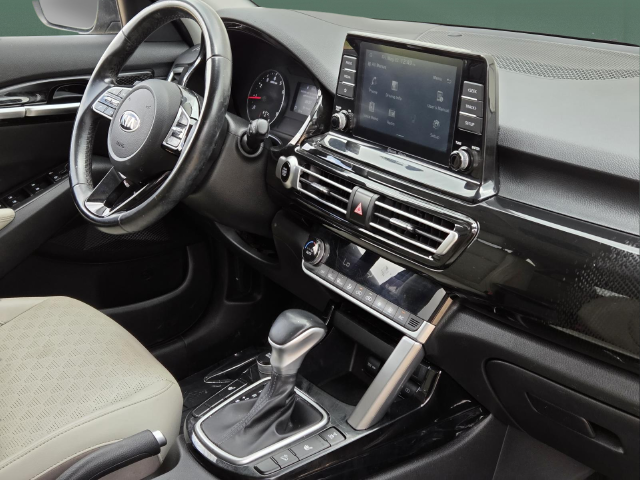 Used 2021 Black Kia EX image 7