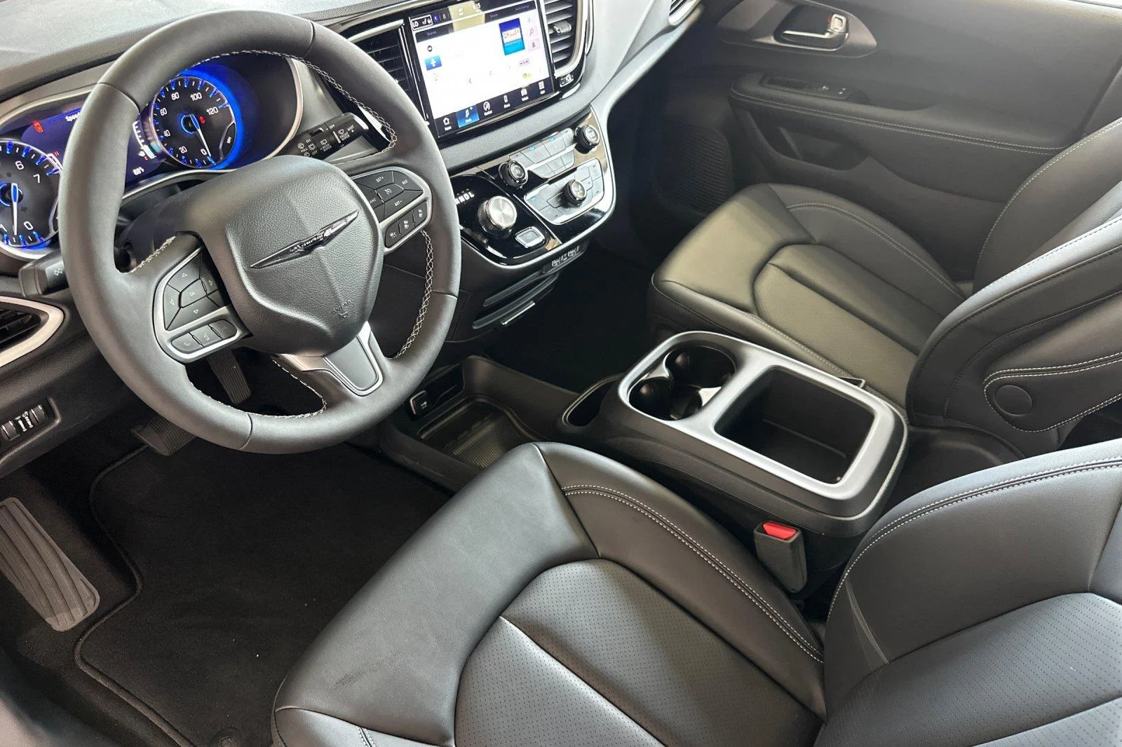 2025 Chrysler Voyager LX - Photo 10