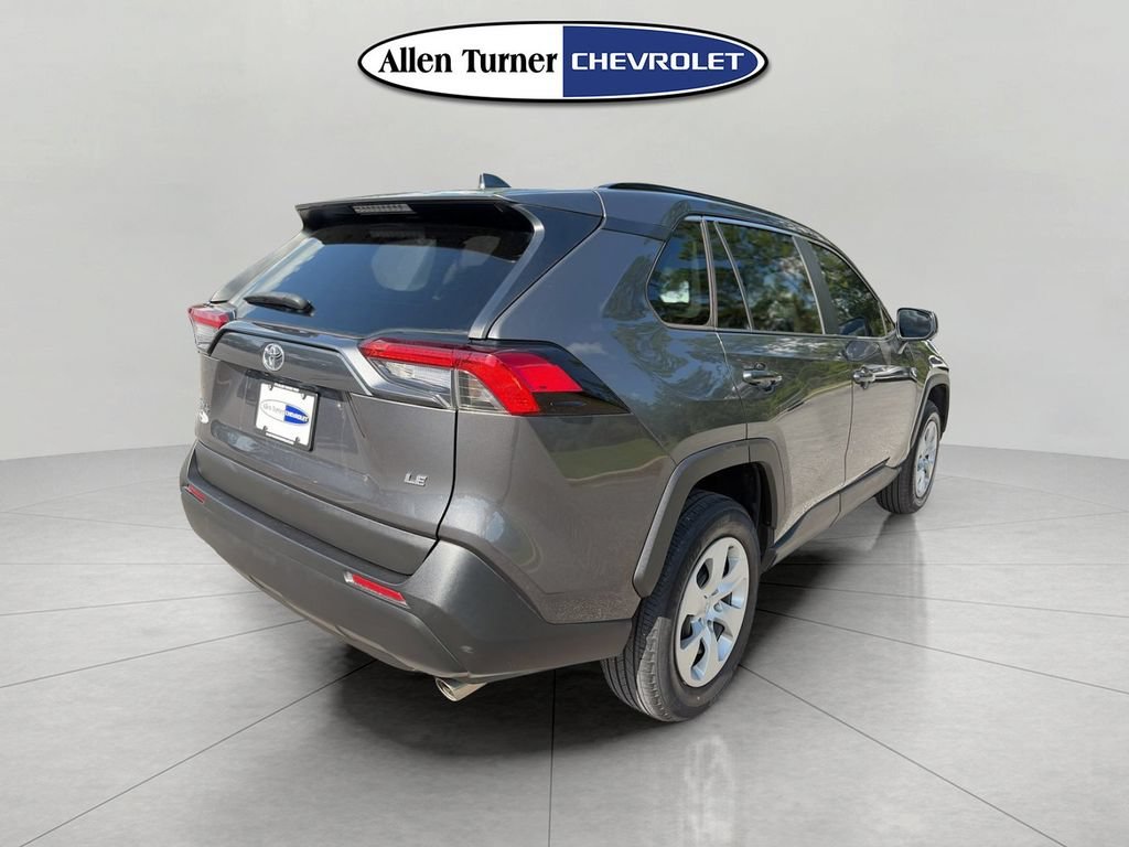 Used 2021  Toyota LE image 4