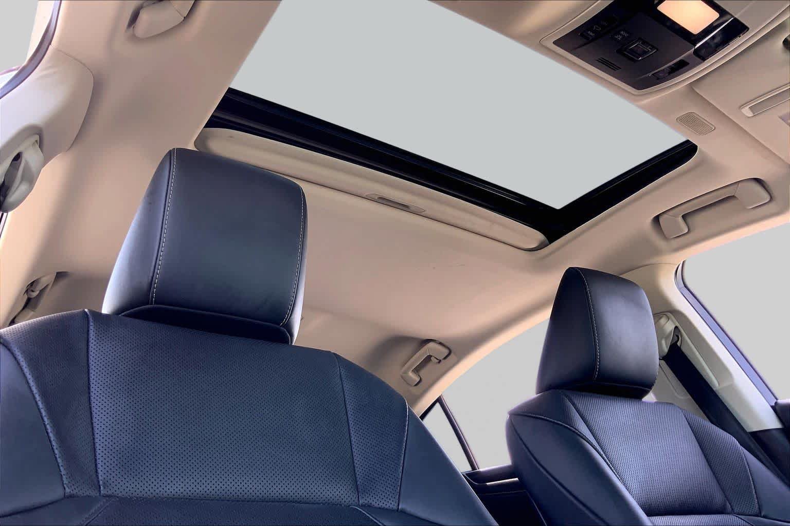 Used 2019 Eminent White Pearl Lexus  image 14