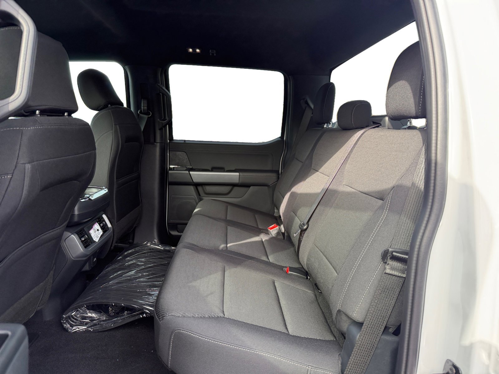 New 2026 Oxford White Ford XLT image 16