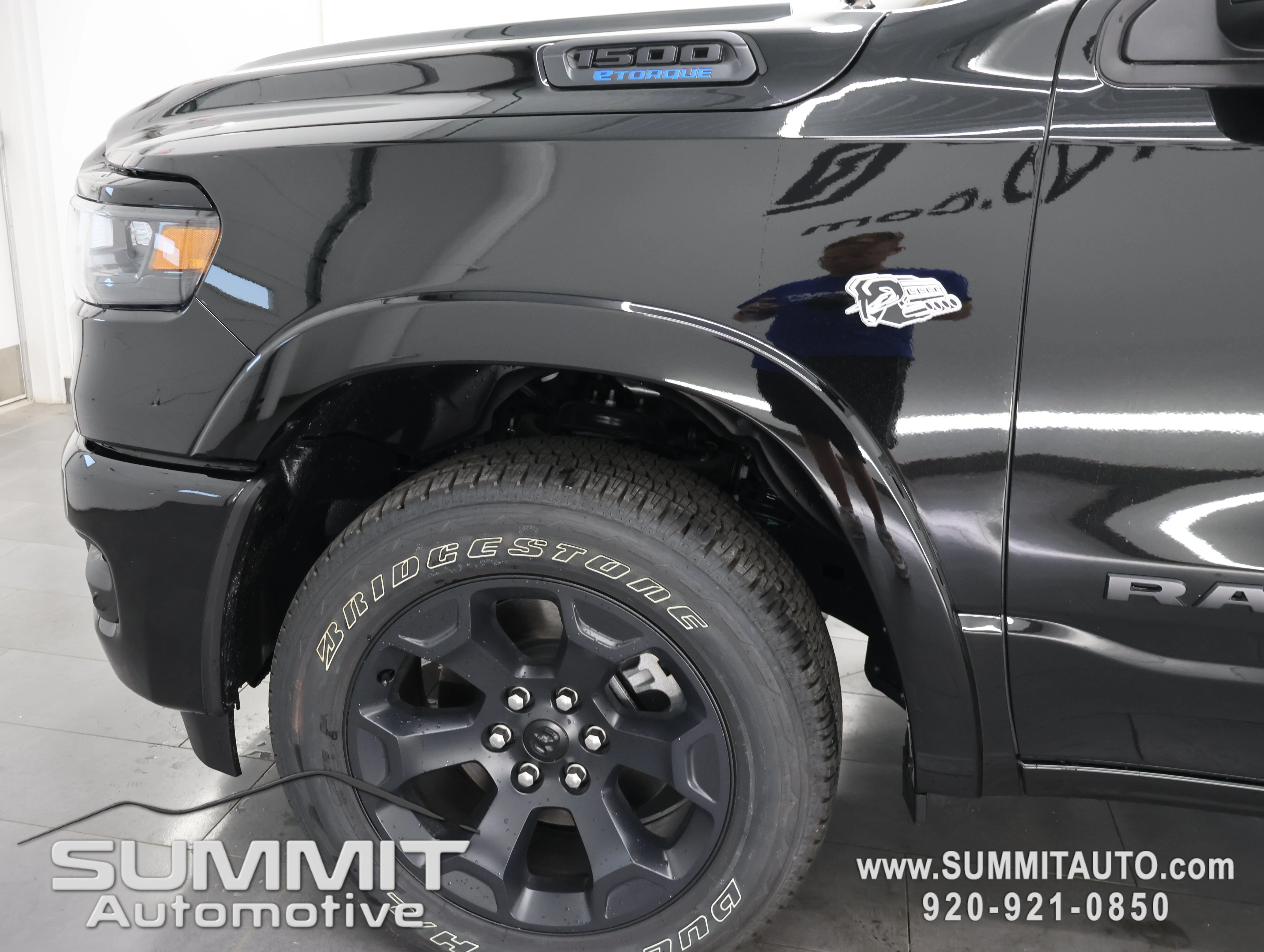 New 2026 Diamond Black Crystal Pearl-Coat Exterior Paint RAM Big Horn/Lone Star image 35