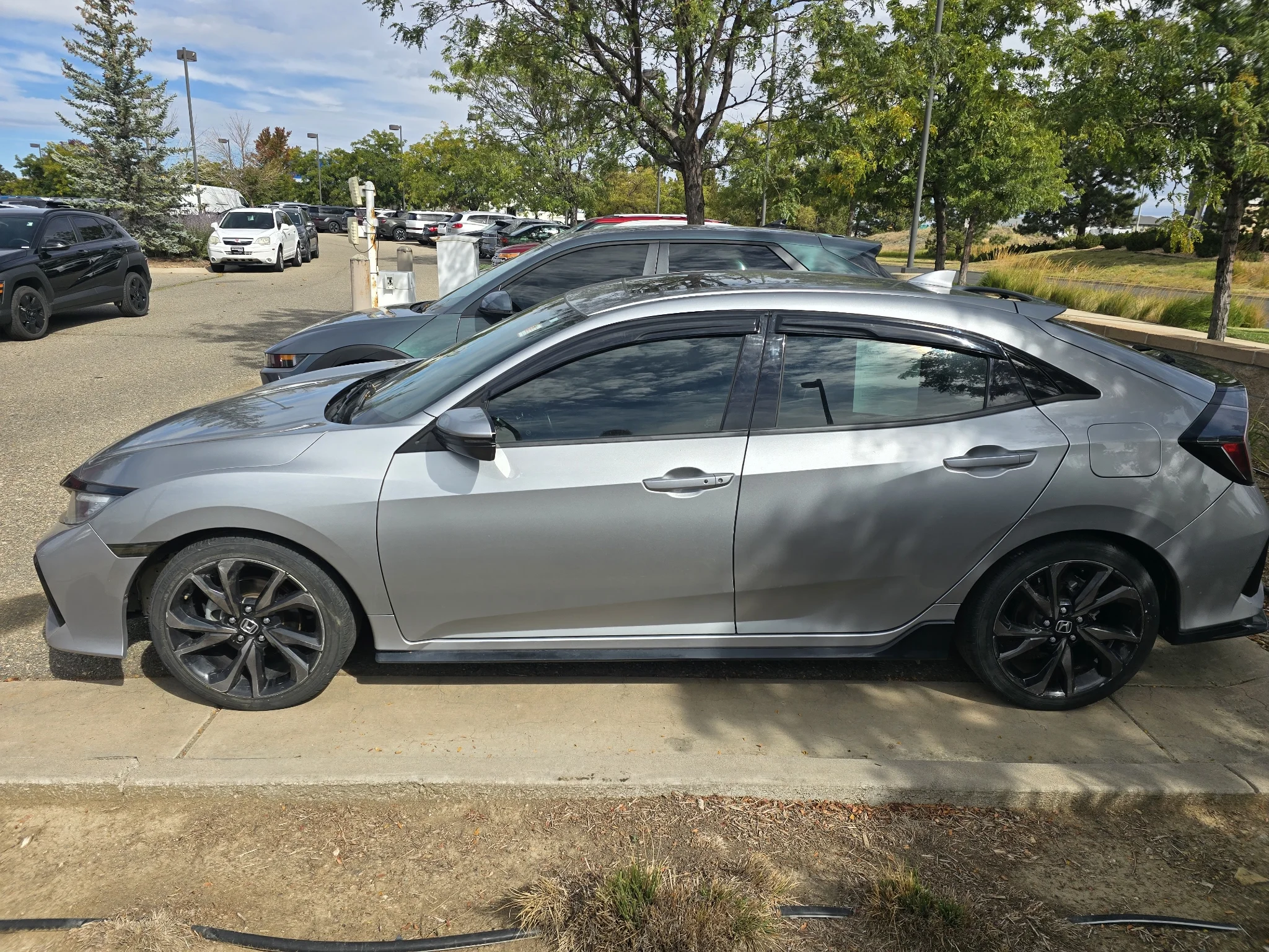 Used 2018 Lunar Silver Metallic Honda Sport Touring image 2