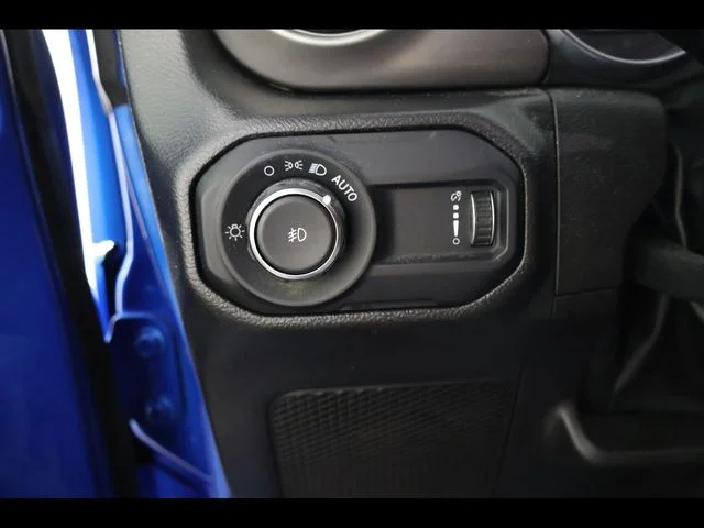 Used 2023 Blue Jeep High Tide image 27