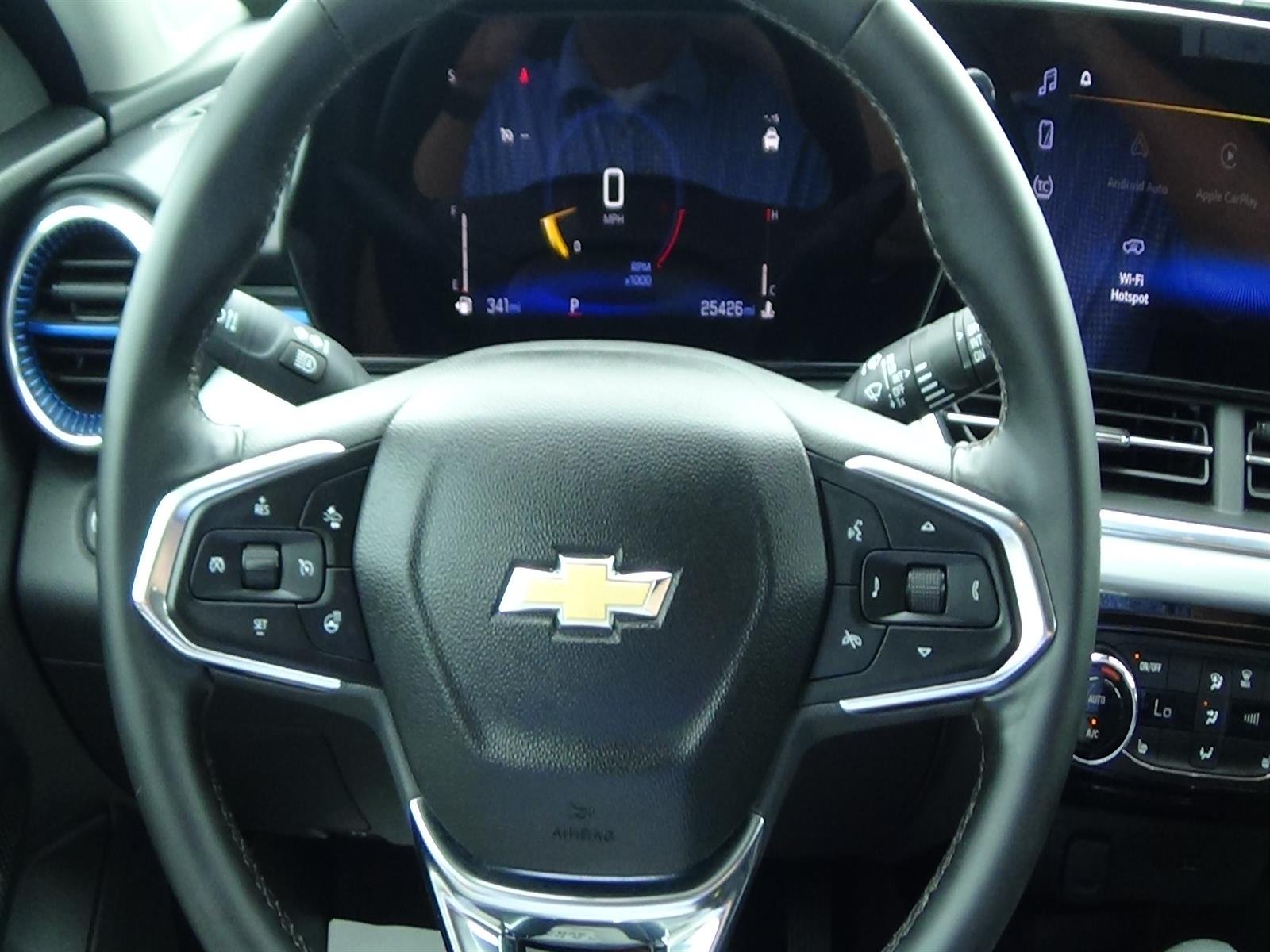 Used 2025 Summit White (gaz) Chevrolet LT image 19