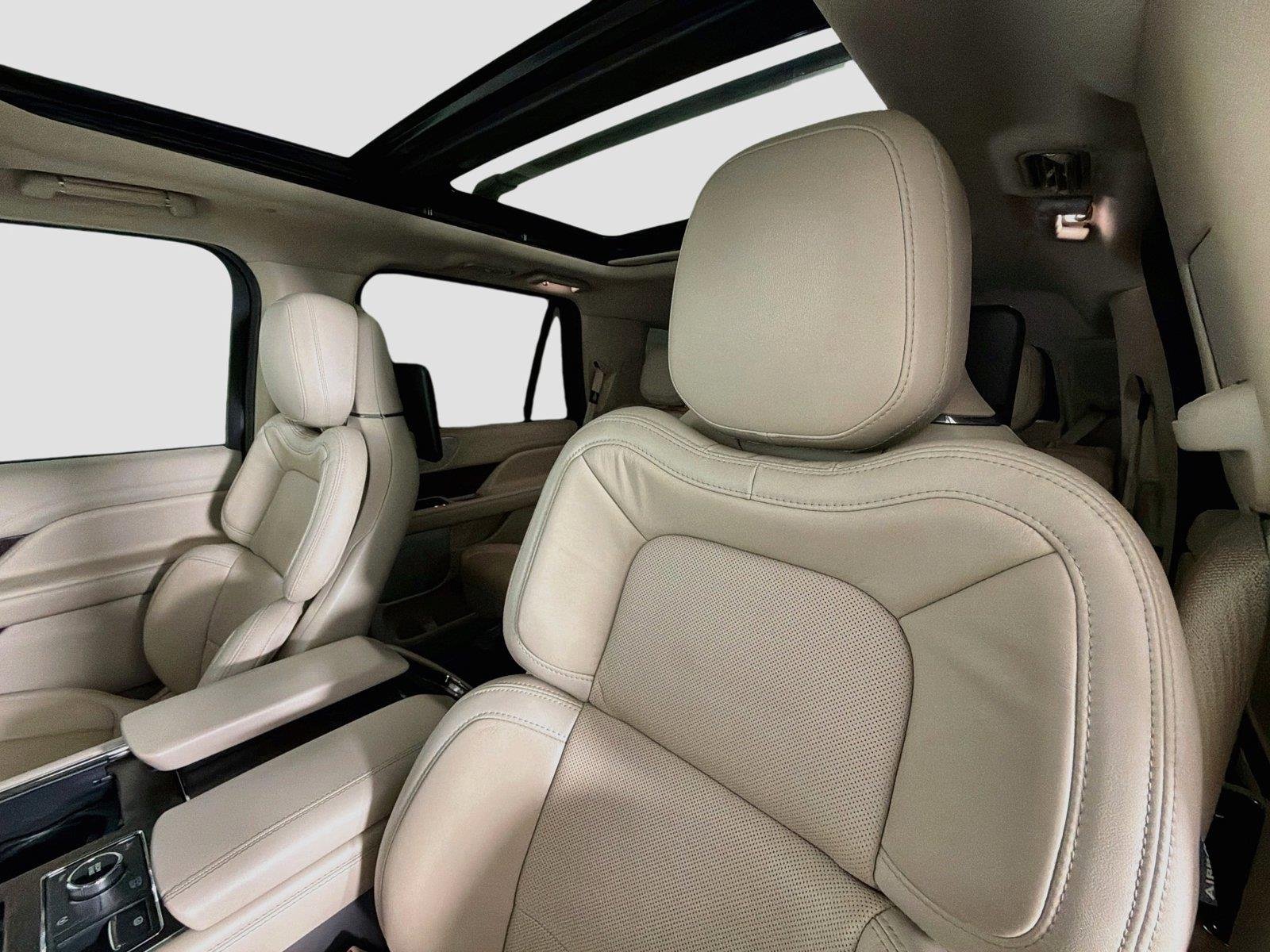 Used 2020 Pristine White Lincoln Reserve image 21